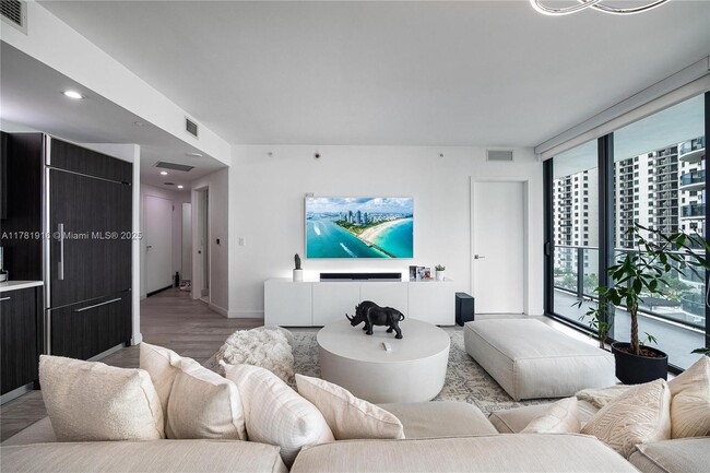 Foto del edificio - 45 SW 9th St