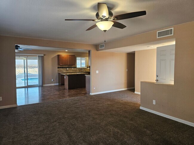 Foto del edificio - 4 Bedroom Pool Home!!