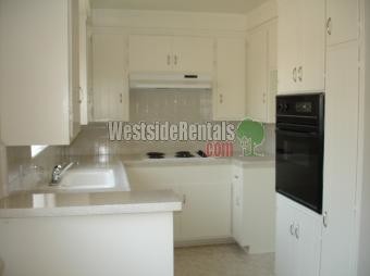 Foto principal - 6464 Woodman Ave