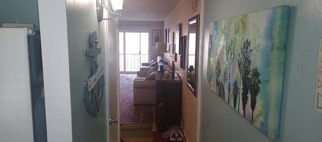 Building Photo - "Charming 2-Bed, 2-Bath Condo in Largo wit...
