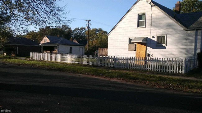 Building Photo - 18805 Marx St