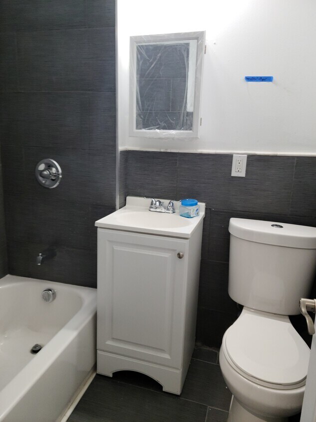 bathroom - 5202 Bergenline Ave