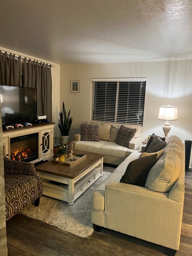 Foto del edificio - 4820 S Highland Cir
