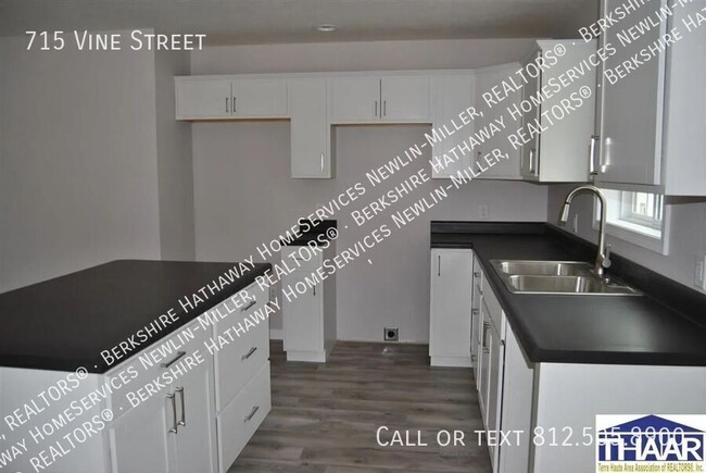 Foto del edificio - Clinton, Indiana - Three-Bedroom, Two-Bath...