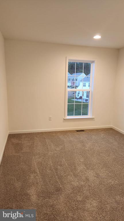 Building Photo - 3088 Egreton Rd