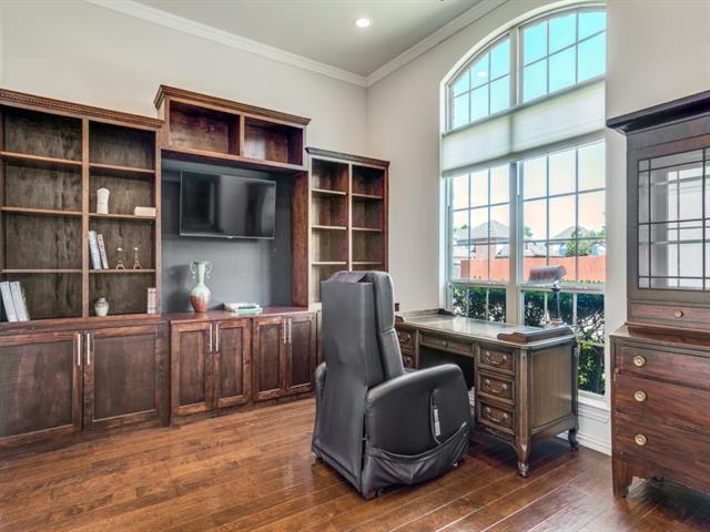 Foto del edificio - 7110 Waterbury Dr