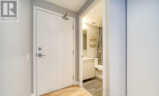 Building Photo - 898 Portage Pkwy