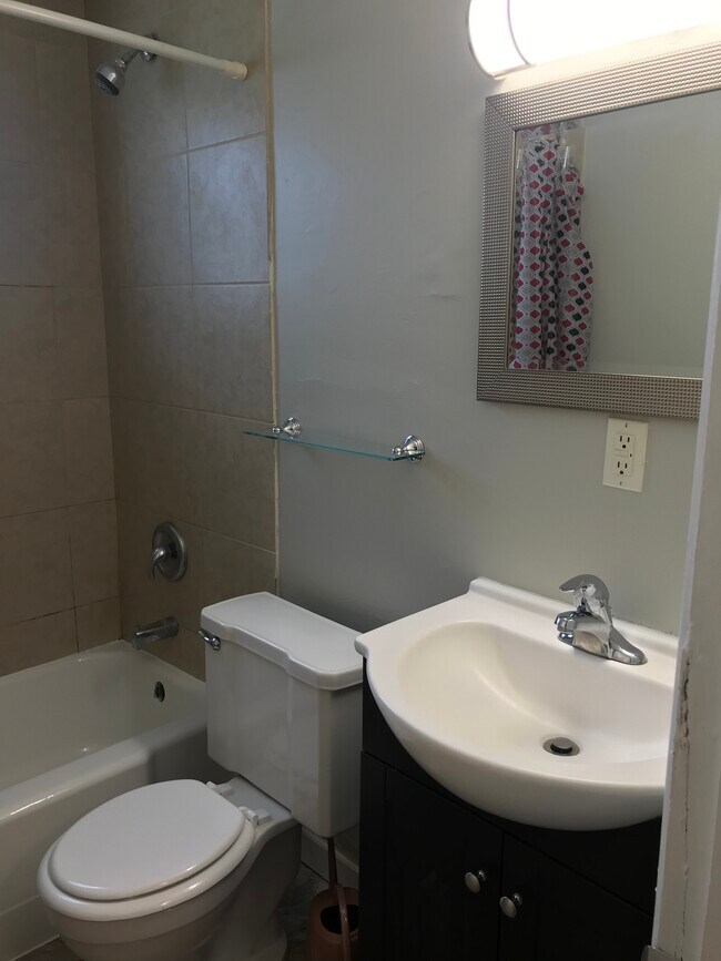 Building Photo - 134 W 9th Ave