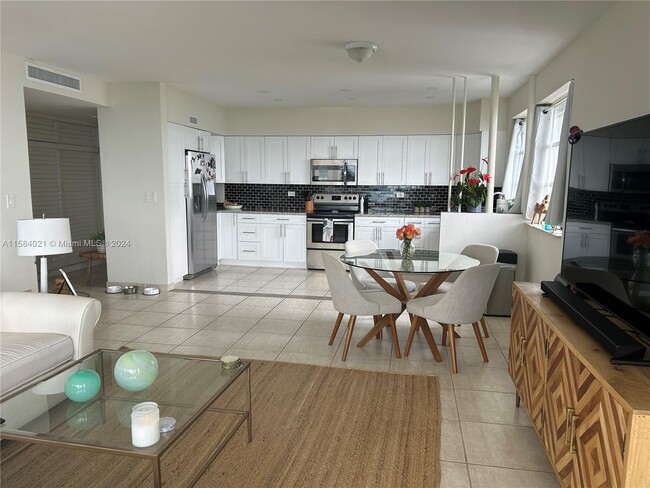Building Photo - 1408 Brickell Bay Dr