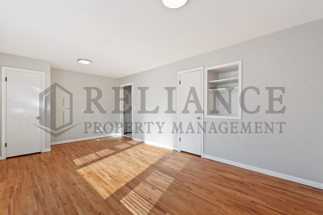 Foto del edificio - 3320 W 10th St N