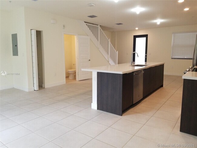 Building Photo - 10437 NW 82nd St 9 Doral Fl 33178