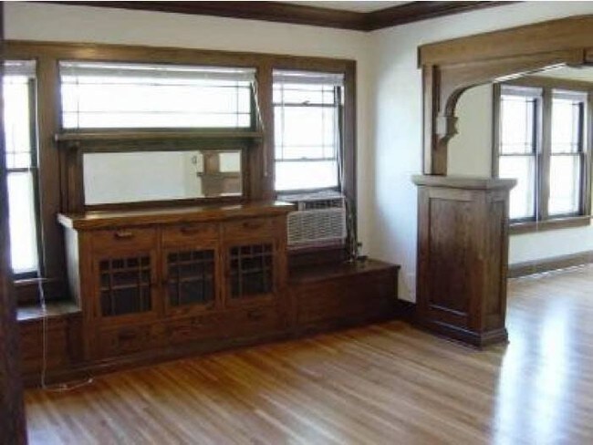 Dinning Room - 2550 Pierce St NE