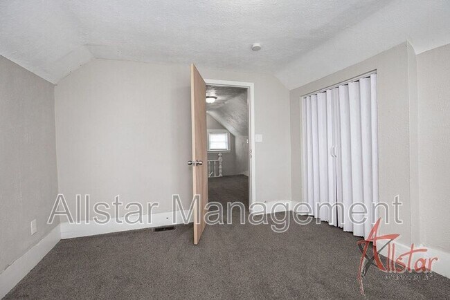 Building Photo - 3369 E 49th St