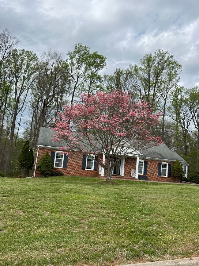 Building Photo - 6025 Rhonda Rd