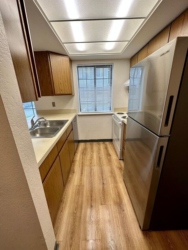Foto del edificio - 2 Bed 1 Bath in heart of Bellingham Receive a $250 Amazon gift card upon move in!!