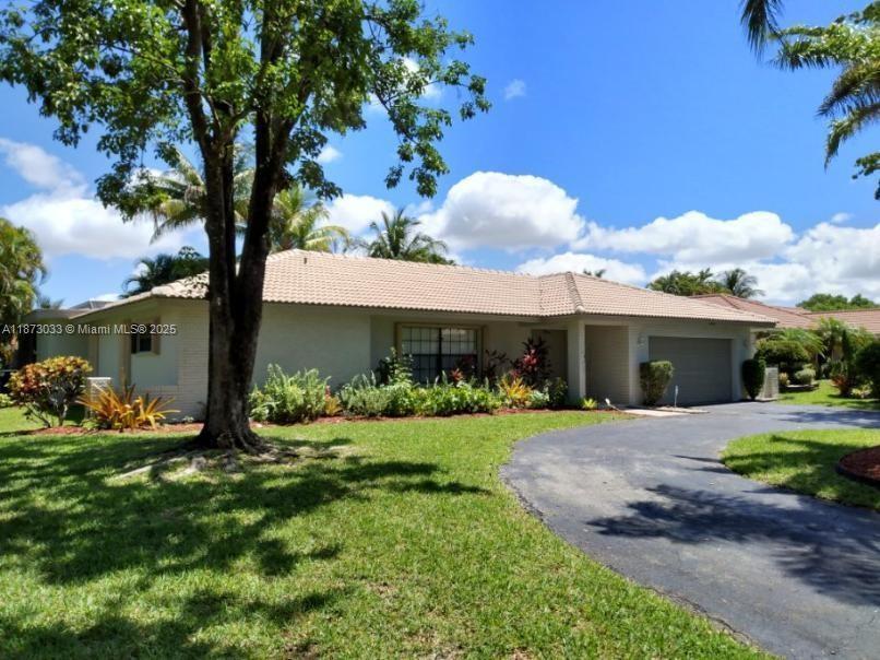Foto principal - 10789 NW 9th Ct