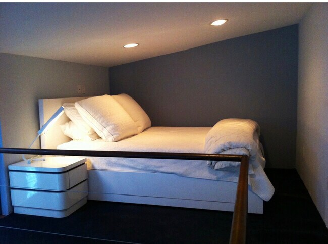 Bedroom - 670 Marr St
