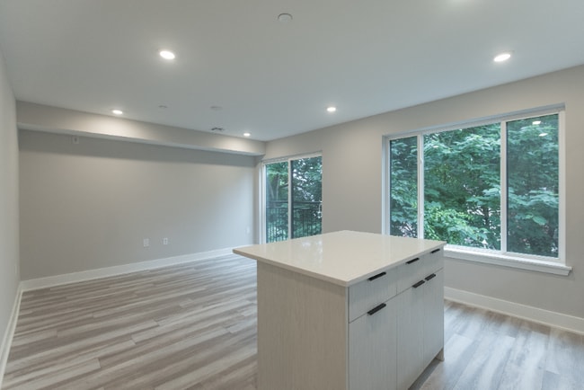 Building Photo - 665 N 35th St