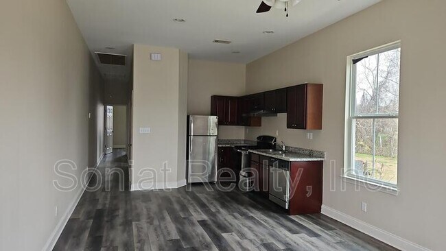 Building Photo - 4747 Eastview Dr