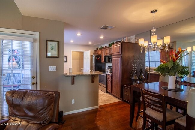 Building Photo - 1001 N Pasadena