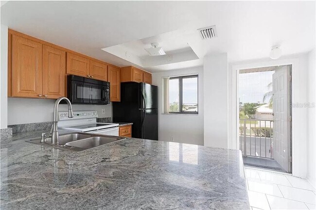 Cocina actualizada - 25225 Rampart Blvd