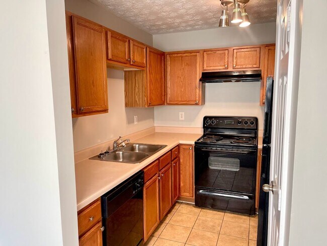 Foto del edificio - Spacious 4 bedroom, 3 bathroom home in Con...