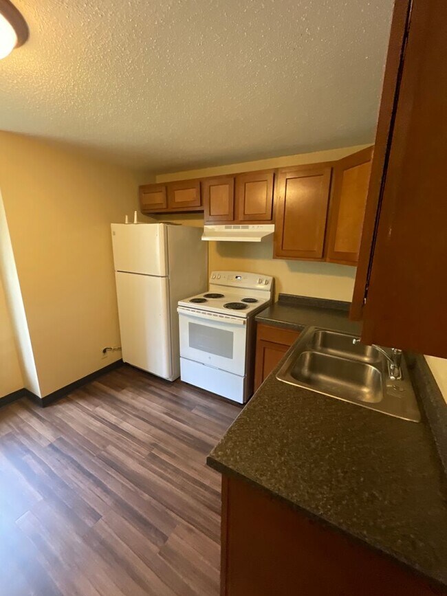 Foto del edificio - 327 W 4th St