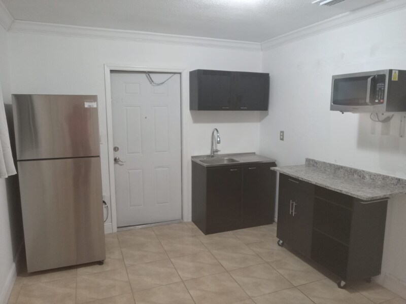 Primary Photo - 3611 Palm Ave