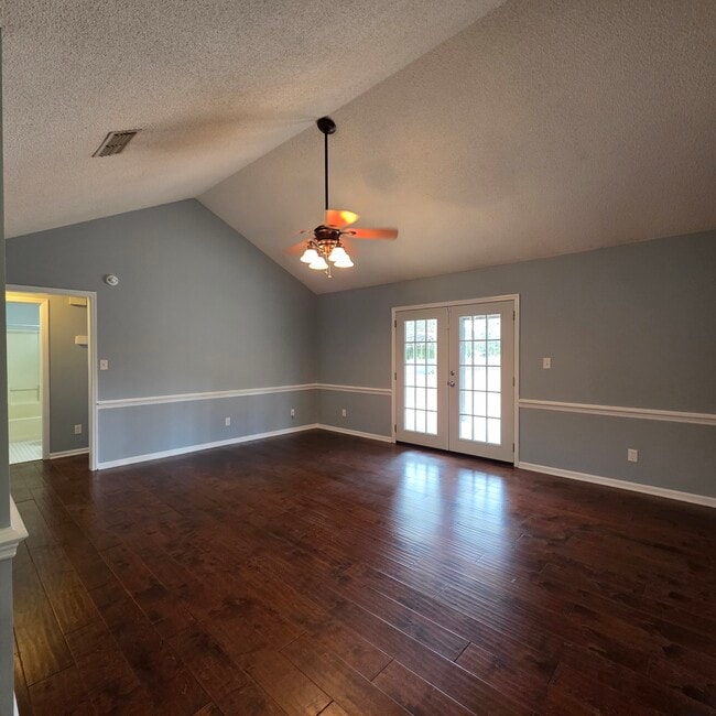 Building Photo - 105 Tall Pines Dr