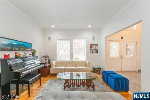 Building Photo - 16 Indian Hill Rd