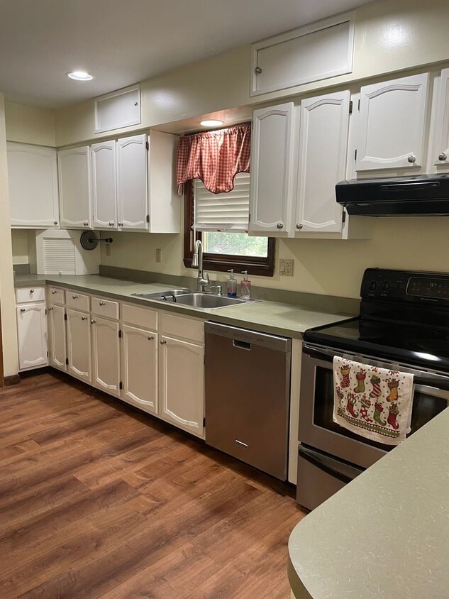Primary Photo - 3 Bedroom Home in Dauphin