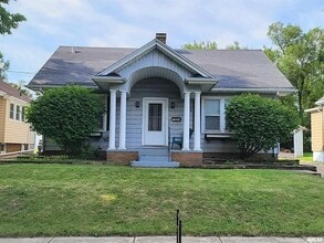 Building Photo - 1021 W Hanssler Pl