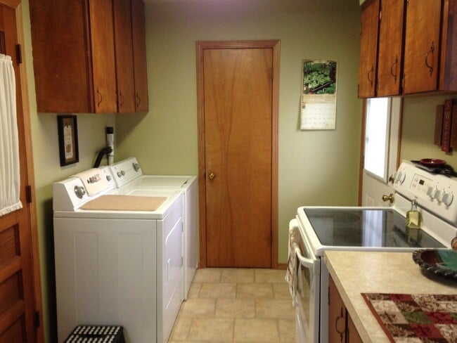 Building Photo - Cute 3 bedroom/1 bath home in El Dorado!