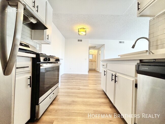 Foto del edificio - 11817 Victory Blvd