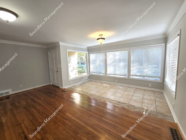 Foto del edificio - 1376 Normandy Dr NE
