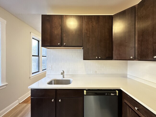 Foto del edificio - 1542 N Kedzie Ave