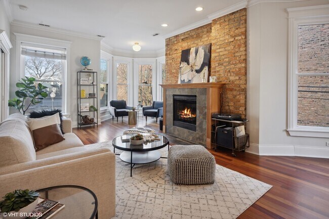 Building Photo - 3907 N Damen Ave