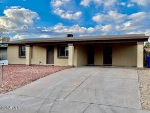 Building Photo - 1014 W Anderson Dr