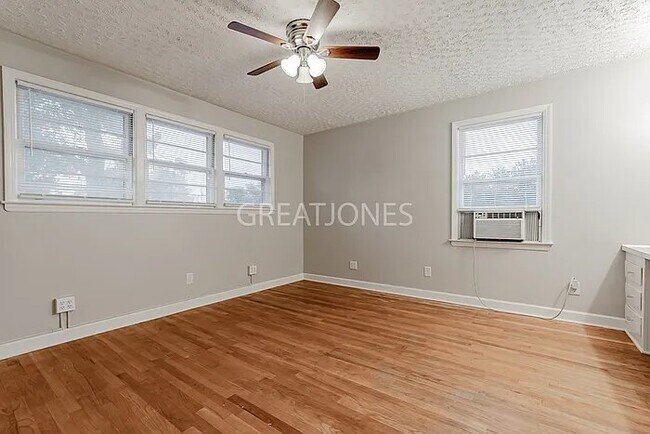 Building Photo - 1619 B Ave