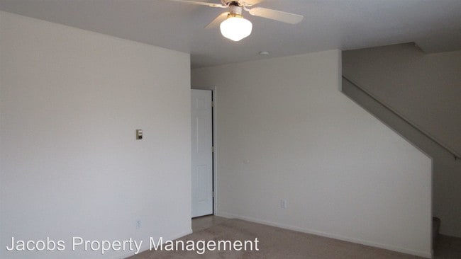 Building Photo - 430 NE Park Ln