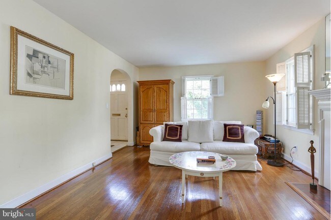 Foto del edificio - 5122 Fairglen Ln