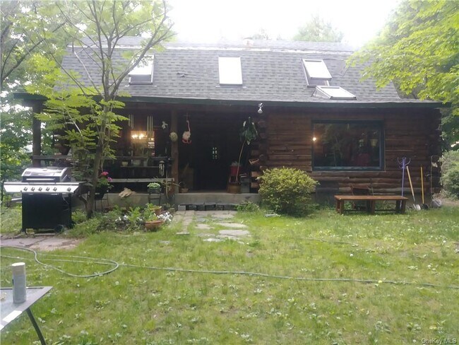 Foto del edificio - 457 Storms Rd