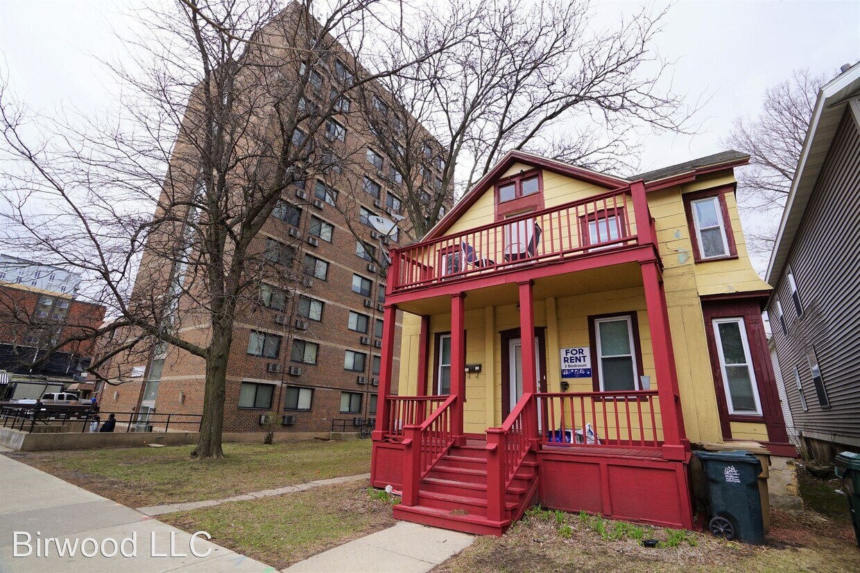 Primary Photo - 5 br, 4 bath House - 207 N. Frances St.