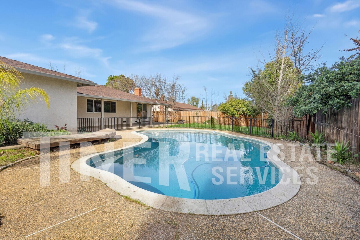 Primary Photo - Rare 4 Bedroom Gem with pool in Lake Natom...