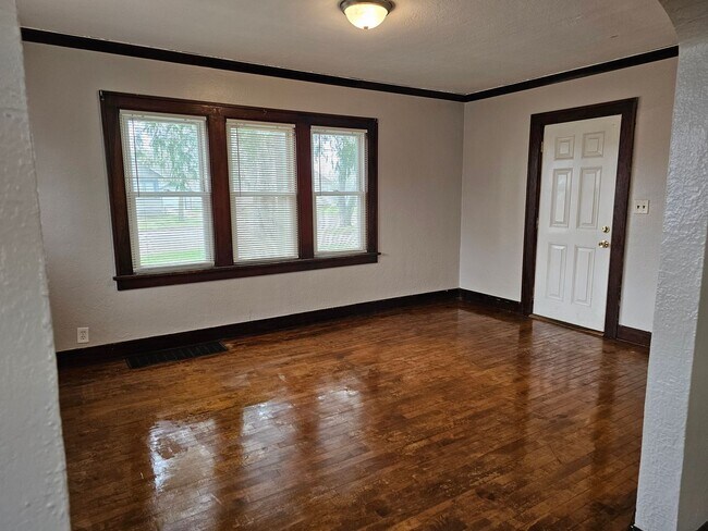 Building Photo - 1 Bedroom House Wisconsin Rapids
