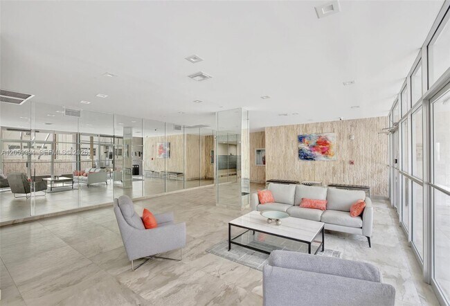 Foto del edificio - 3113 S Ocean Dr