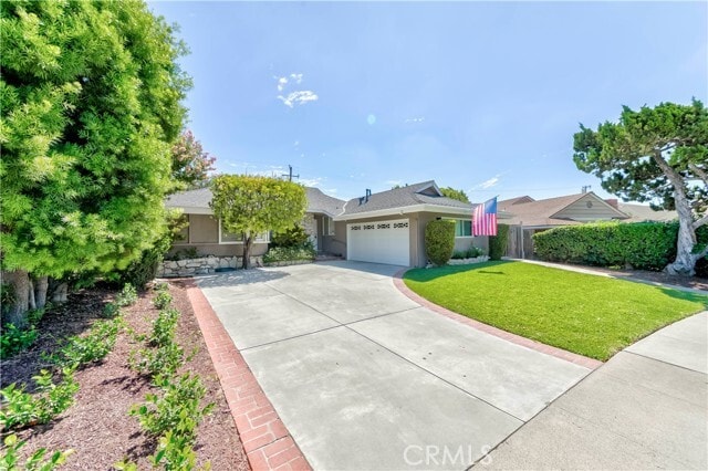 Building Photo - 2301 W Cajon Dr