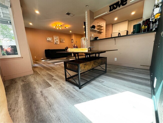 Foto del edificio - 4783 Pine Forest Ln