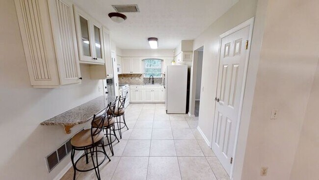 Building Photo - Beautiful Ranch with Large Pooool!