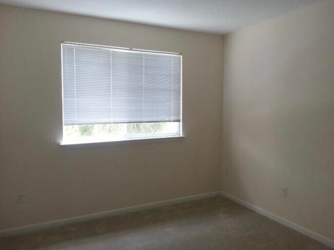 Building Photo - 9901 Baywinds Blvd